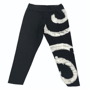LUNDSTROM BLACK WITH CREAM GRAPHIC DESIGN CROPPED VISCOSE LEGGINGS